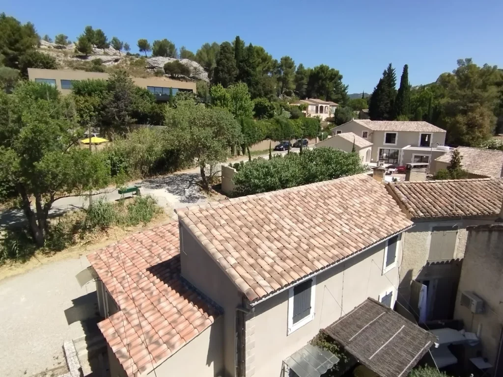toiture marseillaise en tuile terre cuite