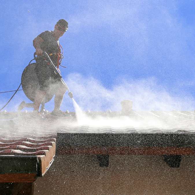 nettoyage demoussage de toit de maison
