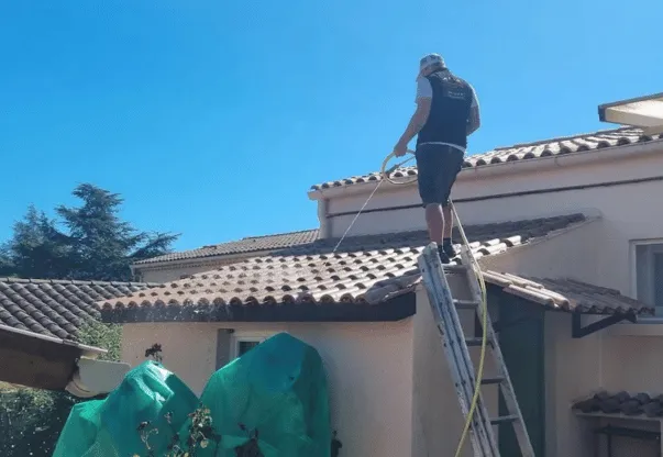 Nettoyage toiture à Martigues